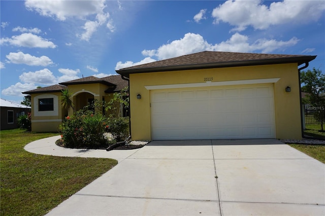 view of front facade featuring a garage, stucco siding, driveway, and a front lawn