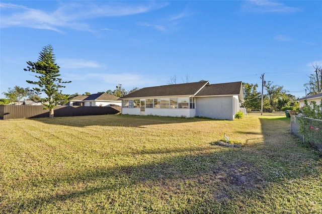 view of front facade with a front lawn