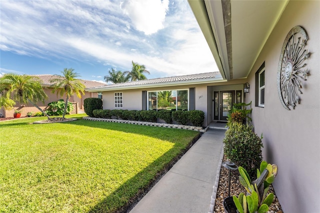 property entrance featuring a yard