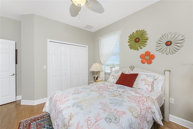 bedroom with hardwood / wood-style flooring, ceiling fan, and a closet