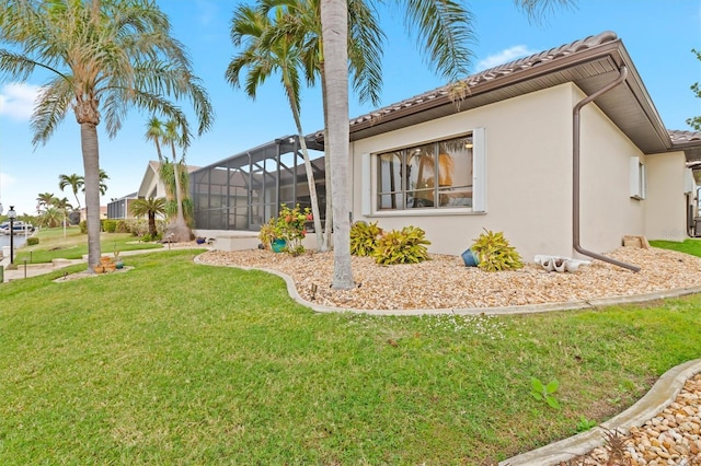 view of yard with a lanai