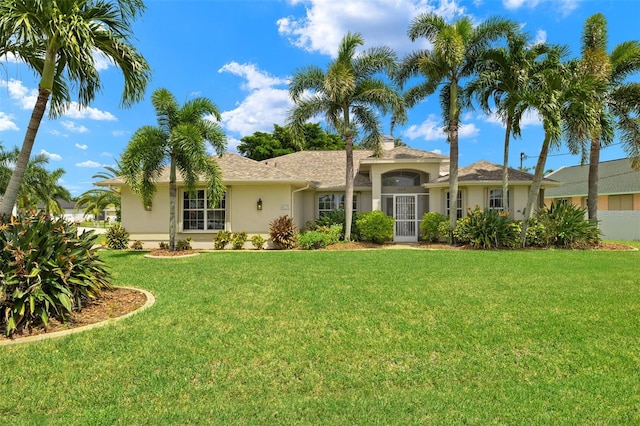 view of front of home featuring a front yard