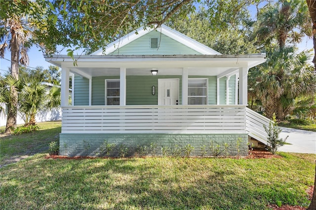 view of front facade with covered porch and a front lawn