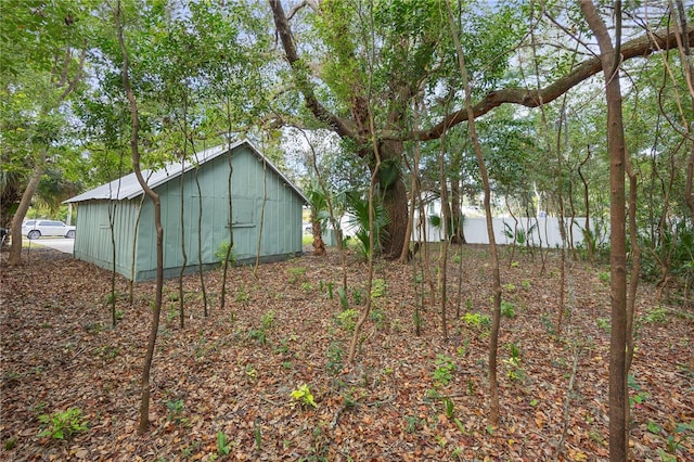 view of yard featuring an outbuilding and fence