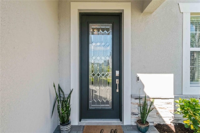 property entrance featuring stucco siding