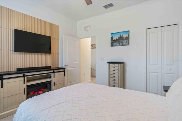 bedroom featuring visible vents, a closet, and a ceiling fan