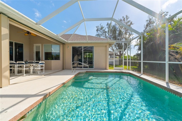 outdoor pool with ceiling fan, a patio area, and a lanai