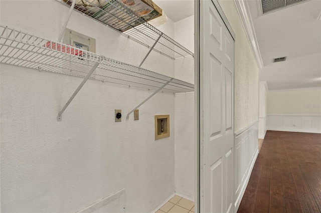 washroom with visible vents, a wainscoted wall, wood finished floors, washer hookup, and electric dryer hookup