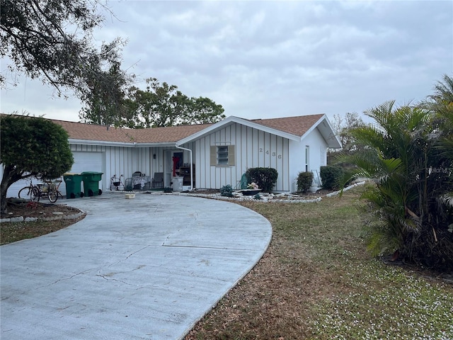 view of front facade featuring a garage