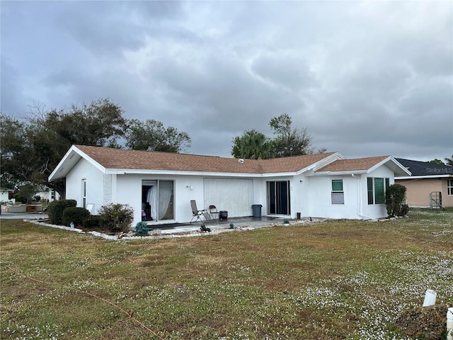 view of front of home with a front lawn