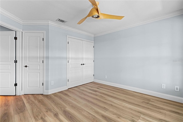 unfurnished bedroom with ceiling fan, a closet, light hardwood / wood-style floors, and ornamental molding