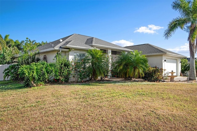 view of front facade featuring a front yard and a garage