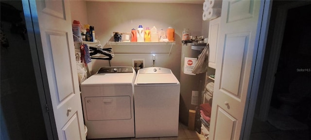 laundry area featuring light tile patterned flooring and washing machine and clothes dryer