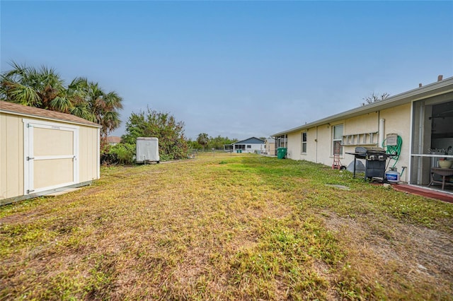 view of yard featuring a storage shed