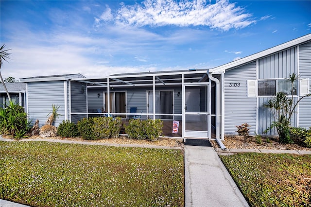 view of front of property featuring a front yard and a lanai