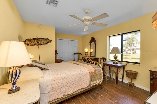 bedroom featuring ceiling fan, dark hardwood / wood-style floors, and a closet