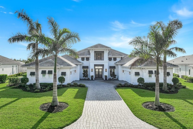 view of front of property with a front yard