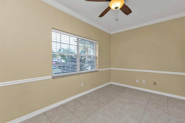 empty room featuring ceiling fan and crown molding