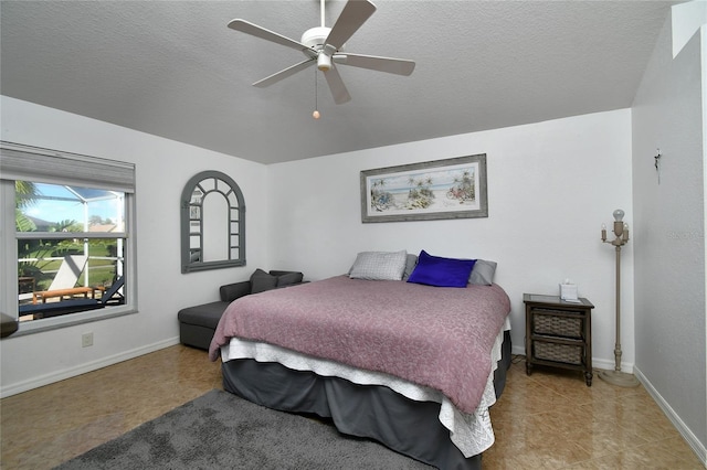 bedroom featuring ceiling fan and a textured ceiling