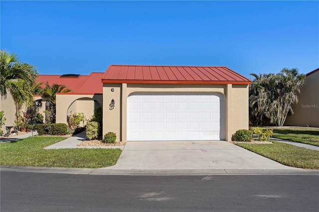 view of front of property featuring a garage and a front yard