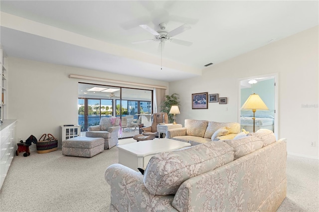 carpeted living room featuring ceiling fan