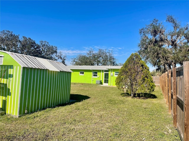 view of yard with a storage unit