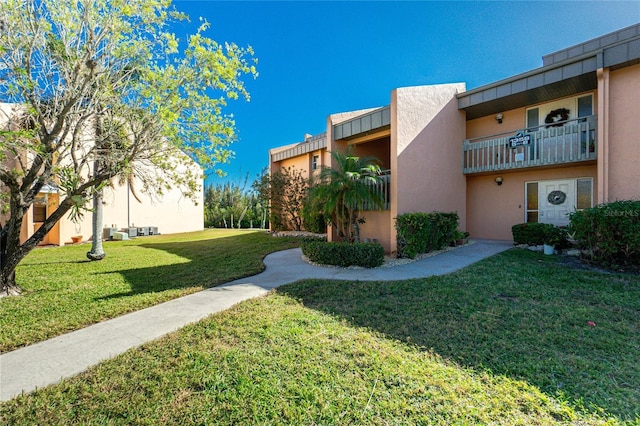 view of yard featuring a balcony