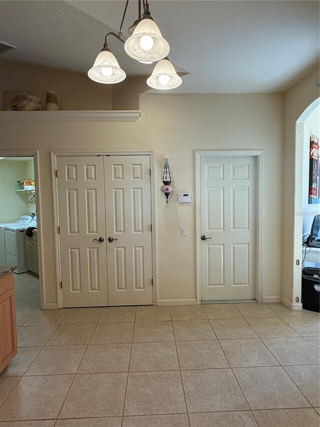 tiled entrance foyer with washer / clothes dryer