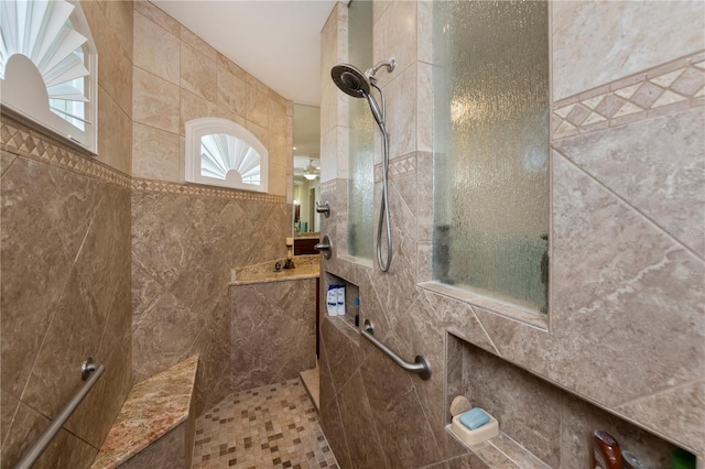 bathroom featuring tiled shower