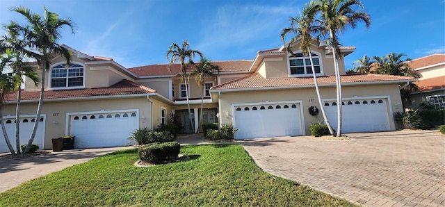 view of front facade featuring a garage and a front yard