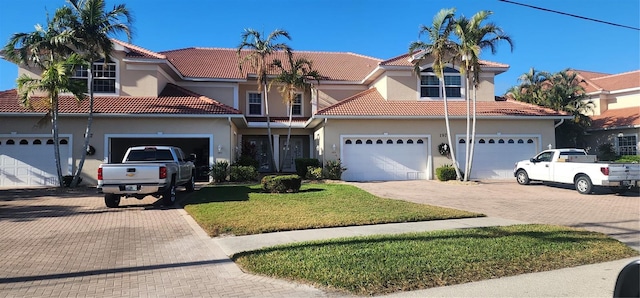 view of front of house featuring a front lawn and a garage