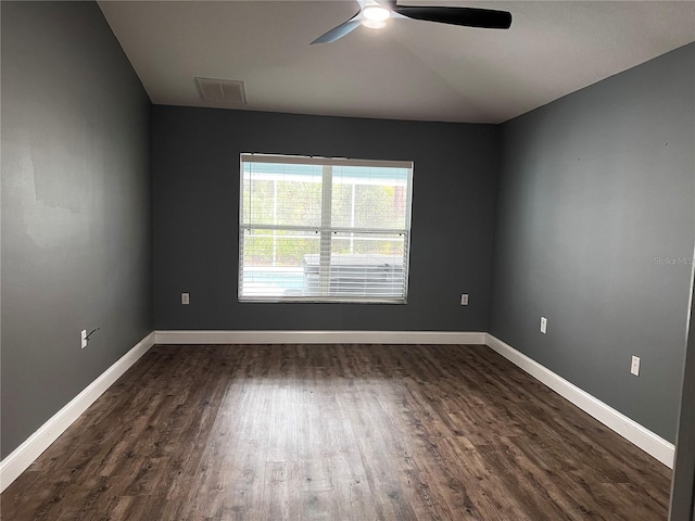 unfurnished room with dark wood-type flooring and ceiling fan