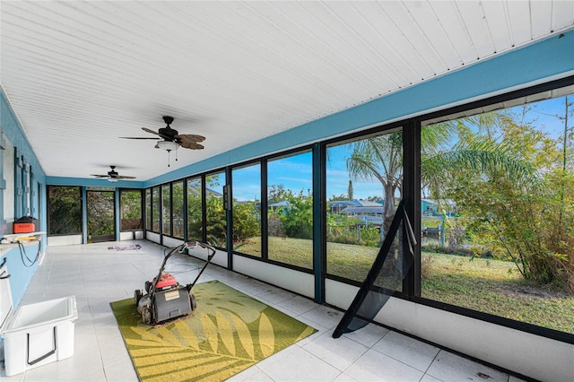 sunroom / solarium featuring ceiling fan