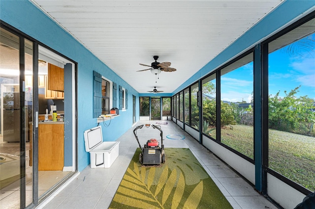 sunroom featuring ceiling fan