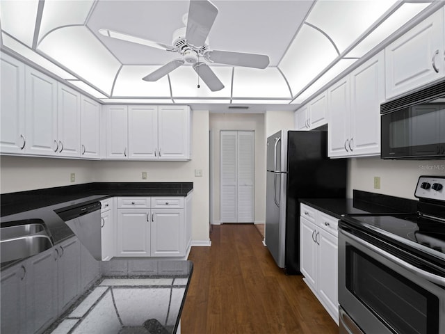 kitchen with stainless steel appliances, ceiling fan, sink, dark hardwood / wood-style floors, and white cabinetry