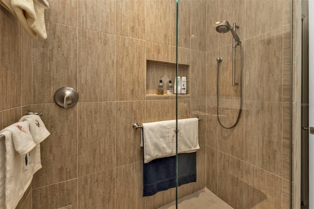 bathroom featuring tiled shower