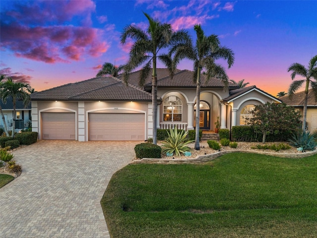 view of front of house featuring a yard and a garage