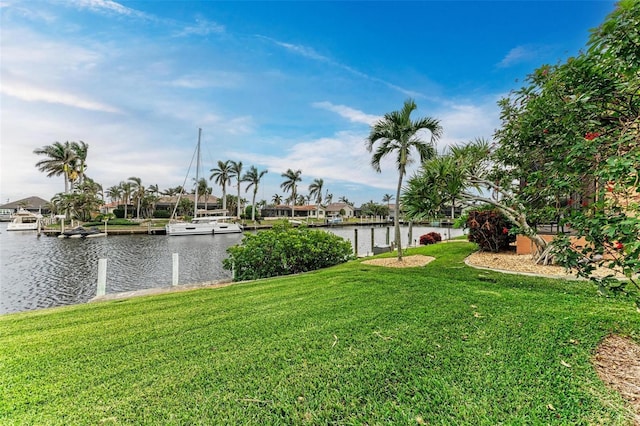 view of yard featuring a water view