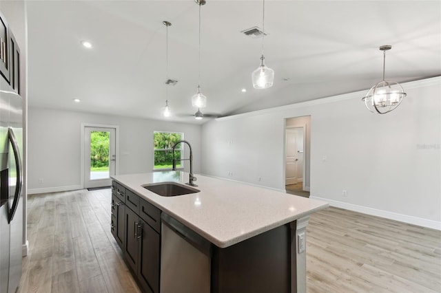 kitchen featuring a center island with sink, sink, light hardwood / wood-style flooring, vaulted ceiling, and appliances with stainless steel finishes