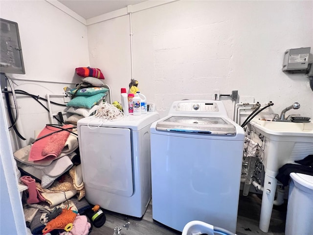 washroom featuring independent washer and dryer