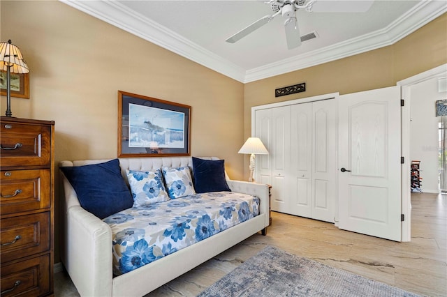 bedroom featuring a closet, ceiling fan, light hardwood / wood-style flooring, and ornamental molding