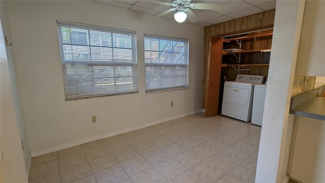 washroom with ceiling fan, light tile patterned floors, and independent washer and dryer