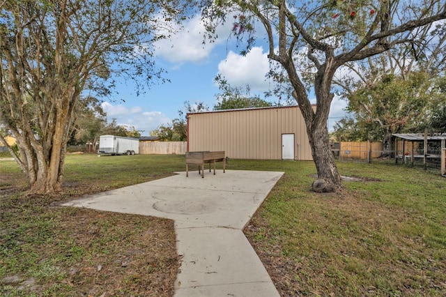 view of yard featuring a patio area