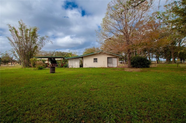 view of yard featuring an outbuilding and a garage