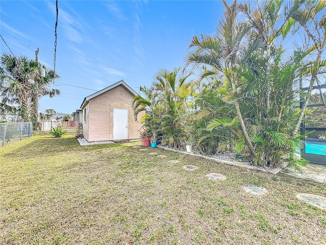 view of yard featuring a fenced in pool