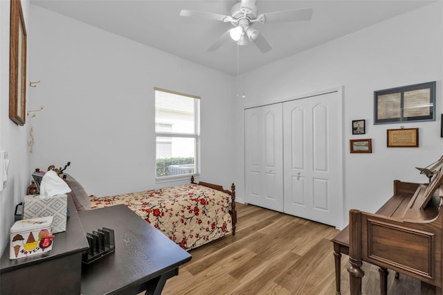 bedroom with ceiling fan, light wood-type flooring, and a closet