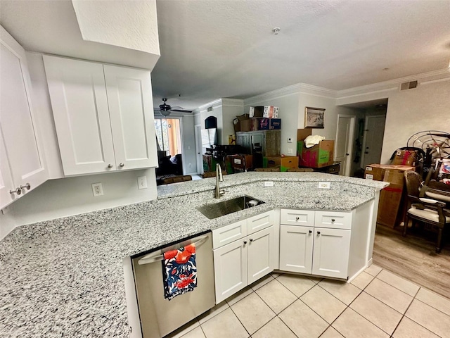 kitchen with visible vents, white cabinetry, a sink, dishwasher, and a peninsula