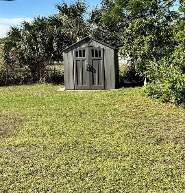 view of outbuilding with a yard