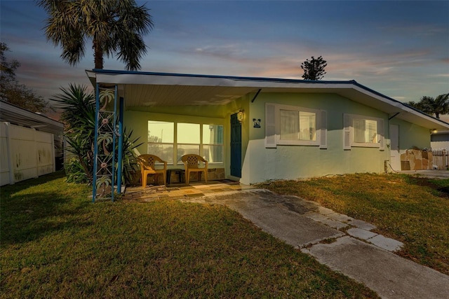 view of front of home featuring a lawn