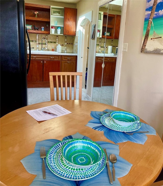 dining space with sink